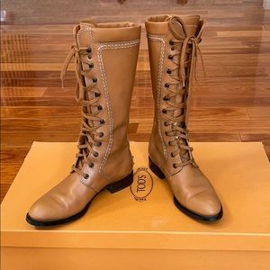 Handsome TODS lace up boots
